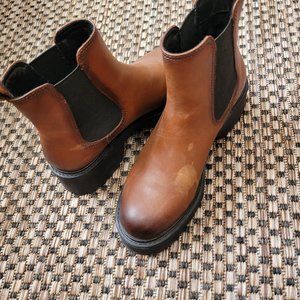 STEVE MADDEN Trap Platform Chelsea Boot
